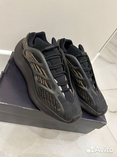 Adidas yeezy boost 700 v3