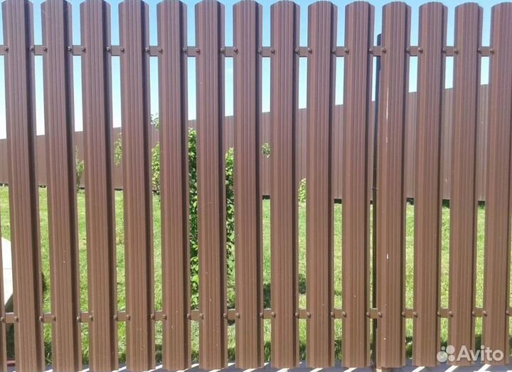 Забор из евроштакетника ,ворота под ключ