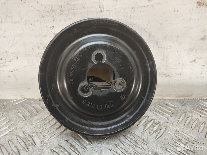 Шкив насоса 1.6 бензин cfna Skoda Fabia II