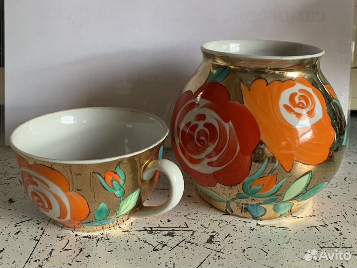 Чашка и сахарница
