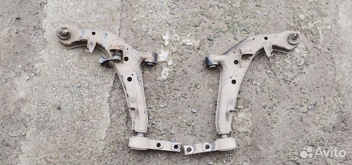 Нижние рычаги nissan primera P12 2007