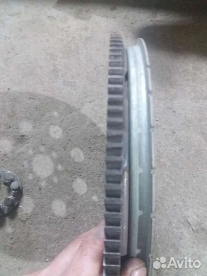 Маховик с болтами vq35de