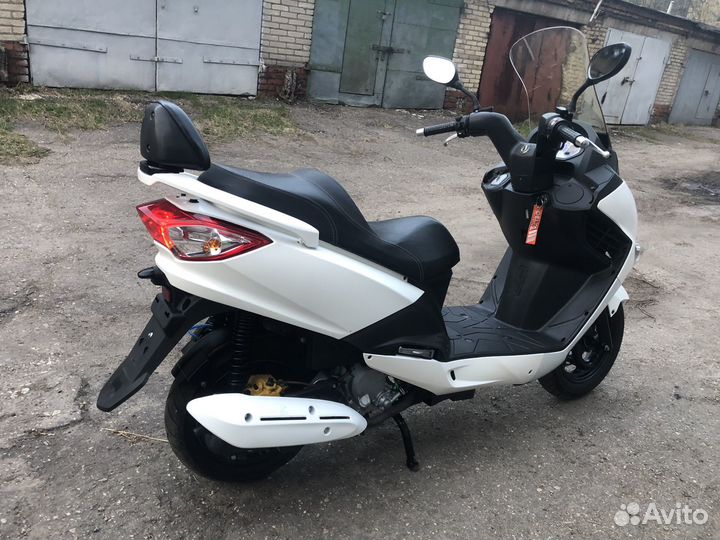 Максискутер SYM Joyride 200i