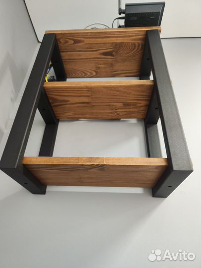 Полка настенная для роутера