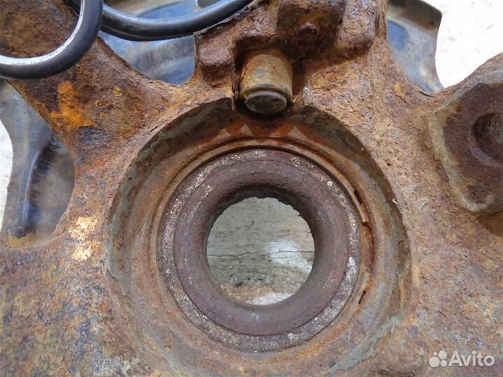 Кулак поворотный передний правый Nissan X-Trail