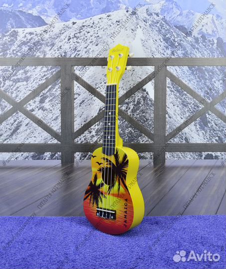 Укулеле-сопрано с крутым принтом (новая) комплект