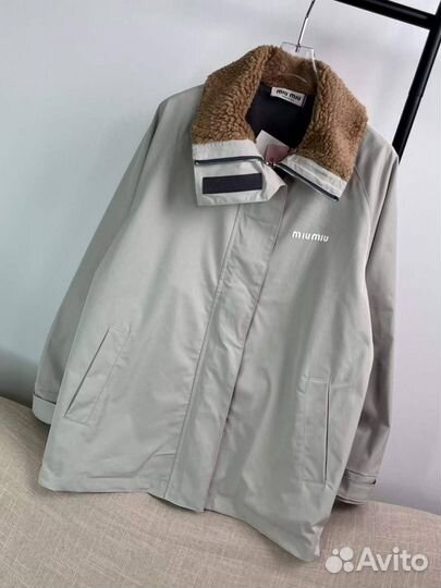 Ветровка MIU MIU (хит 2025)