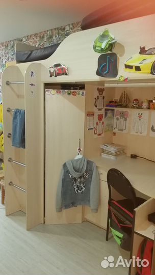 Рабочий стол со шкафом