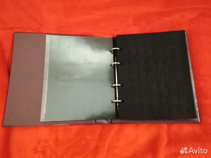 Альбом для значков