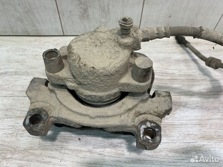 Суппорт тормозной передний правый Land Rover Freel