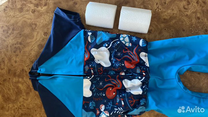 Плавательный костюм