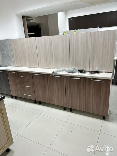 Кухонный гарнитур 2,4м