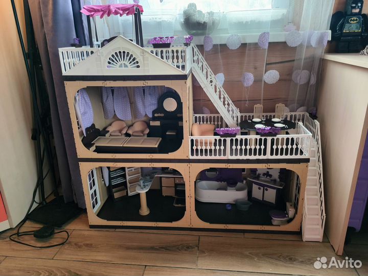 Дом для кукол с мебелью