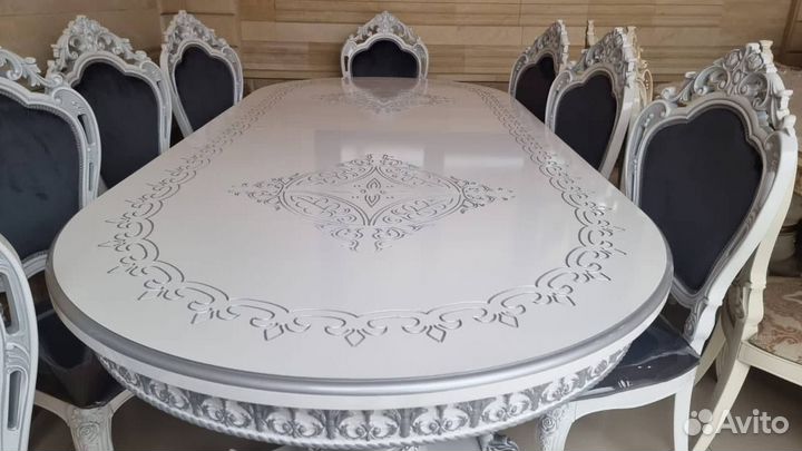 Кухонный стол и 8 стульев