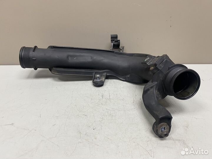 Патрубок интеркулера VW Passat B7 1K0145770AE