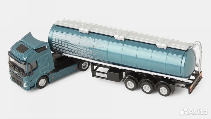 Коллекционная модель Volvo FM с цистерной, 1:87