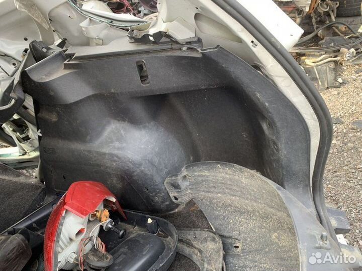 Обшивка багажника правая Skoda Fabia 2