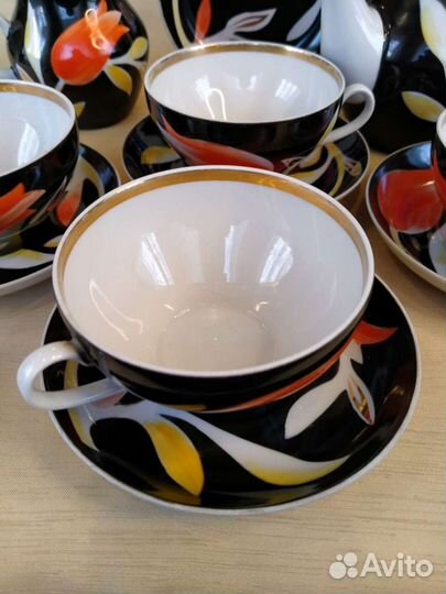 Чайный сервиз Тюльпаны на черном Дулёво