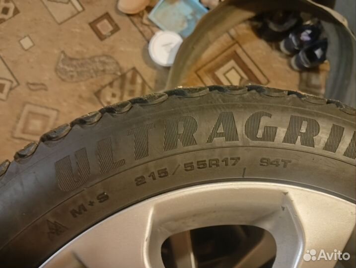 Goodyear UltraGrip 215/55 R17 94S