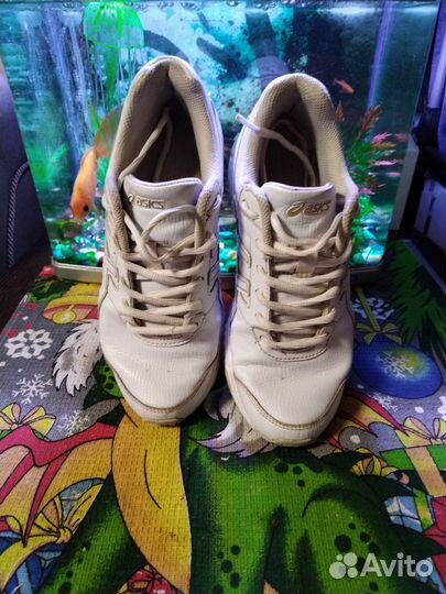 Кроссовки женские asics