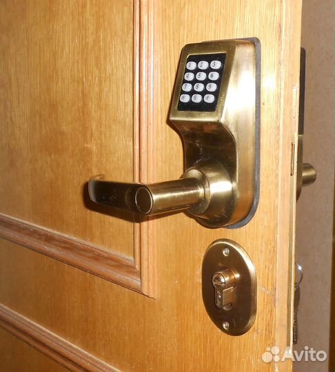 Замена замков, ремонт и установка умных замков