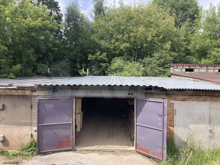 Гараж, > 30 м²