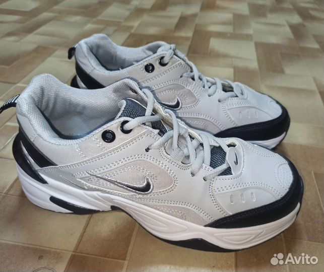 Продам кроссовки