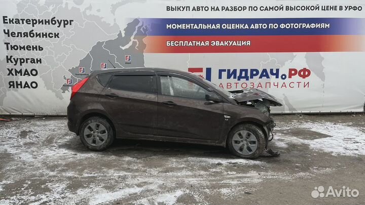 Кронштейн переднего бампера правый Hyundai Solaris (RB) 86514-1R000