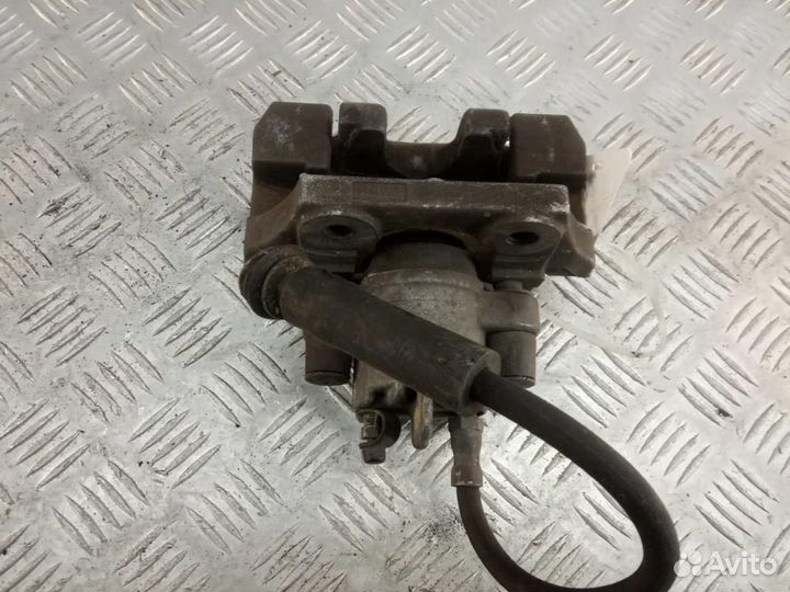 Суппорт задний левый BMW 5-Series/M5