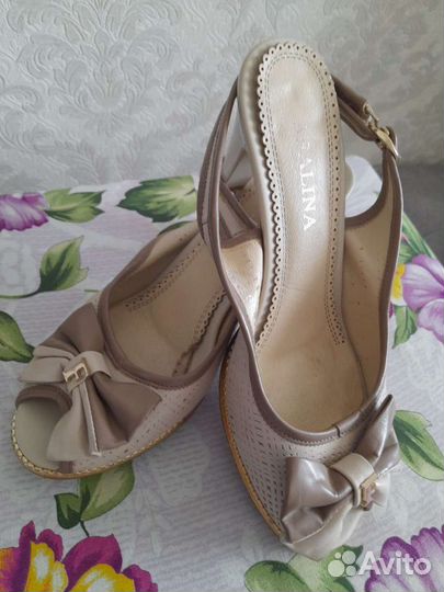 Босоножки женские