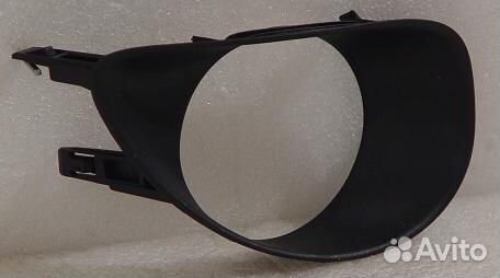 Решётка В бампер toyota vitz / yaris P9 05-08 RH п