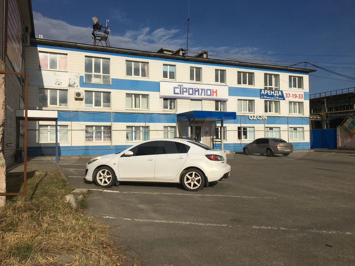 Офисы, магазин, земельный участок