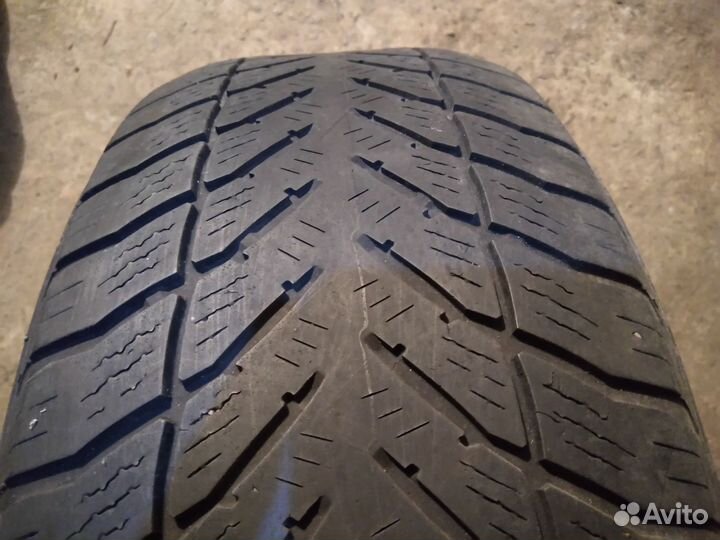 Goodyear UltraGrip 245/65 R17 107H