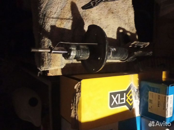 Задним стойки на Мазду 323 f