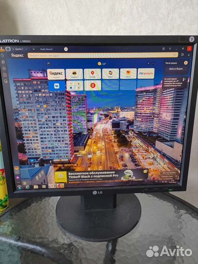 Монитор LG flatron L 1950SQ-BN