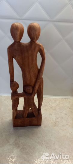 Статуэтка из дерева резная