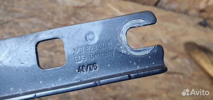 Петля капота левая Volkswagen Golf V 2003-2009