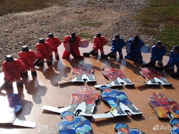 Комплект фигурок хоккеистов для настольного хоккея