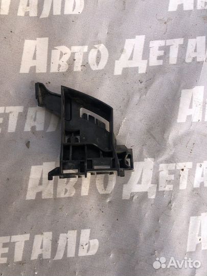 Кронштейн фонаря задний правый lexus LX570 2019-23