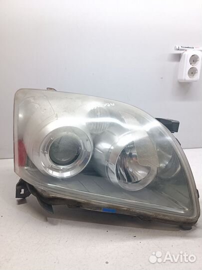 Фара правая Toyota Avensis