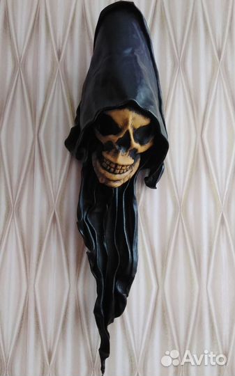 Череп (большой) из теснённой верблюжьей кожи