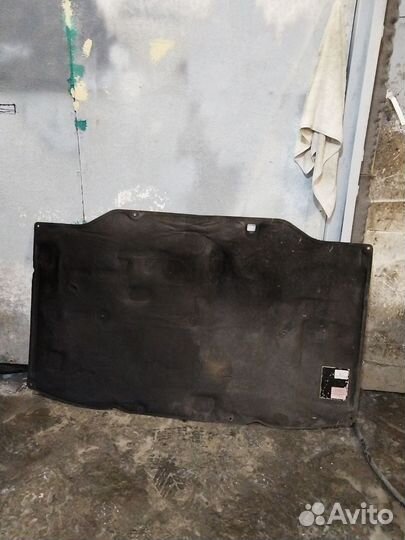 Зашита шумоизоляция под капота на Ланд Крузер