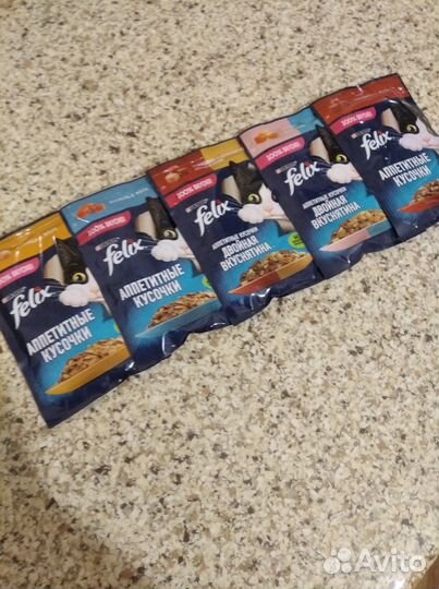 Корм для котят и кошек,миски и лотки большые