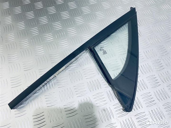 7P6845114 Форточка передняя правая Volkswagen Tou