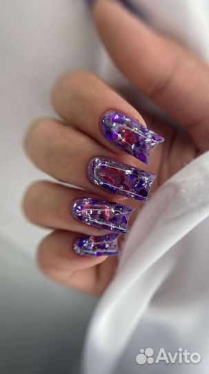 Модель на маникюр