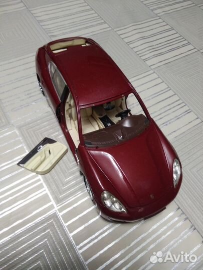 Porsche 1/18 Panamera 4S