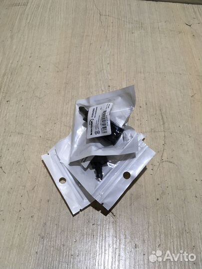 Форсунка омывателя лобового стекла Пассат B5