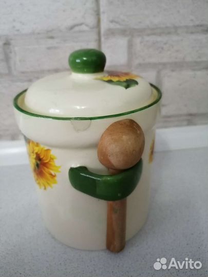 Глиняный кувшин