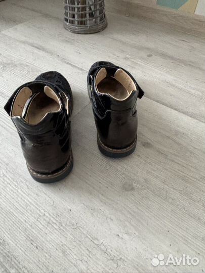 Любимые туфли с кошечкой