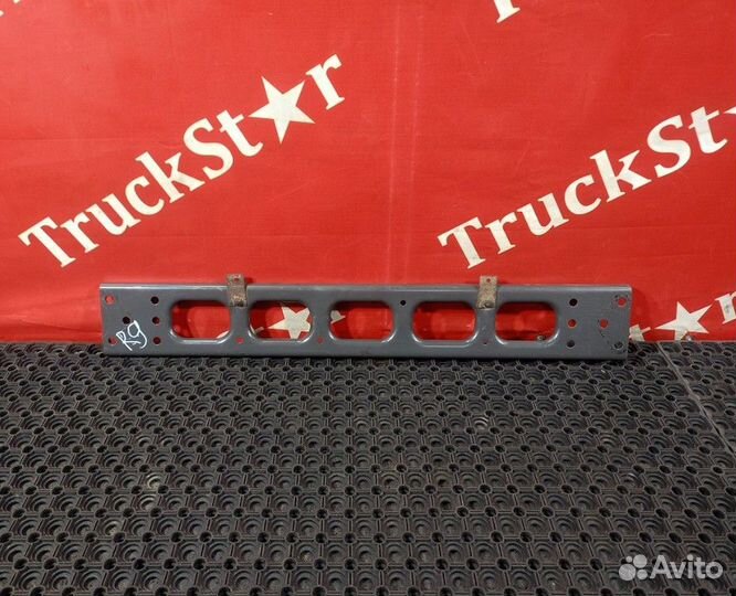 Кронштейн решетки радиатора Renault Premium